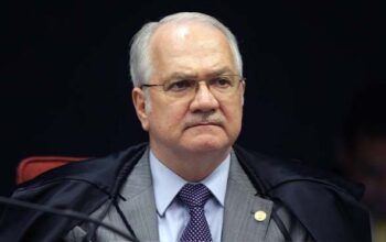 "Quem trata de eleições são as forças desarmadas", ensina presidente do TSE