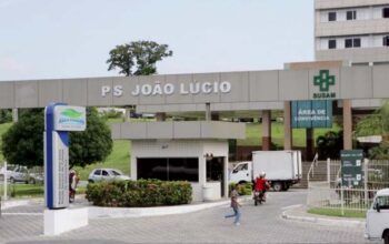 Adolescente de 15 anos é esfaqueada 17 vezes porque não aceitou namorador com menino de 14 anos