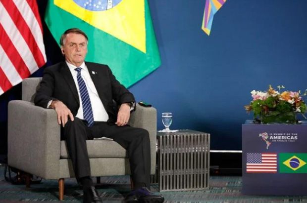 Bolsonaro critica proposta de desarmamento nos EUA: “Coisa esquisita”
