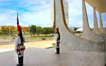 Governo acelera repasses do orçamento secreto para barrar a CPI do MEC