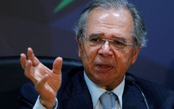 Guedes é massacrado nas redes depois de pedir a supermercados o congelamento de preços