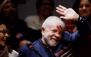 Lula tem 53,4% dos votos válidos e seria eleito no 1° turno, diz Datafolha