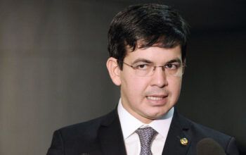 Parlamentares pedem punição e afastamento de Pedro Guimarães