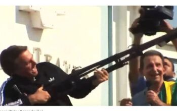 Defesa de Bolsonaro alega que "presidente não tem controle sobre atos de apoiadores" ao TSE