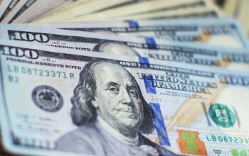 Dólar fecha o dia cotado a R$ 5,49, o maior valor desde janeiro