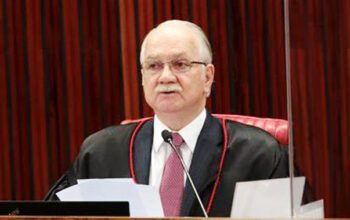 Presidente do TSE, ministro Edson Fachin rebate ataques de Bolsonaro às urna