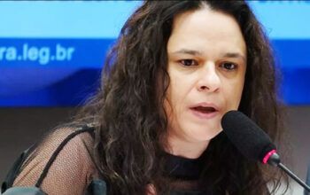 Janaína Paschoal faz post desesperado prevendo a vitória de Lula