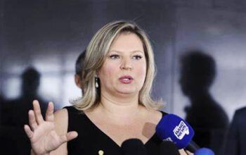 "A culpa de Bolsonaro cometer crimes de responsabilidade em série é do Congresso", Hasselmann