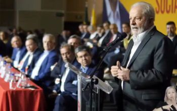 Lula diz que as Forças Armadas precisam ser tratadas com respeito e não como um objeto nas mãos do presidente