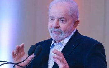 Lula lamenta mortes em Foz e culpa Bolsonaro, um "presidente irresponsável"