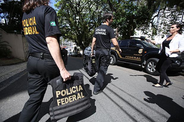 PF prende 15 funcionários de aeroporto e traficantes de drogas ligados ao PCC