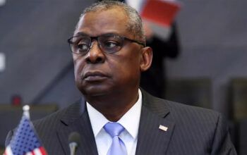 Secretário de Defesa dos EUA diz que militares devem estar sob controle civil