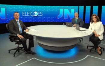 Bolsonaro mente sobre urnas, diz que aceitará resultado da eleição 'desde que seja limpa' e defende aliança com Centrão