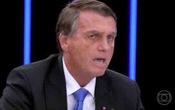 Derrotado, Bolsonaro ataca Globo e reclama que emissora poupou Lula no JN