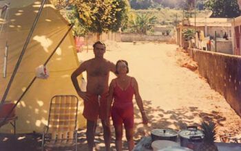 Dinheiro vivo? Blog da família Bolsonaro insinuou que presidente já morou em barraca