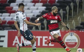 Flamengo inicia disputa com Vélez por vaga na final da Libertadores