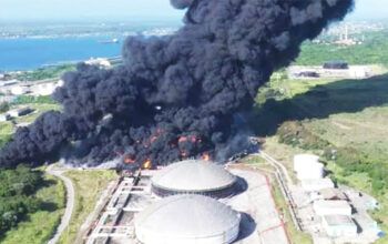 Incêndio em dois tanques de petróleo deixa 1 morto, 17 desaparecidos e 77 feridos em Cuba