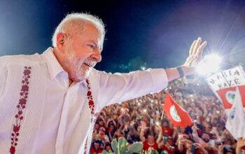 Lula cresce 4 pontos após início do pagamento dos R$ 600 de Auxílio Brasil, diz pesquisa