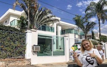 Polícia Federal pede investigação contra ex-mulher de Bolsonaro por compra de mansão