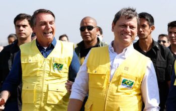 Tarcísio Gomes ignora Bolsonaro em plano de governo em SP