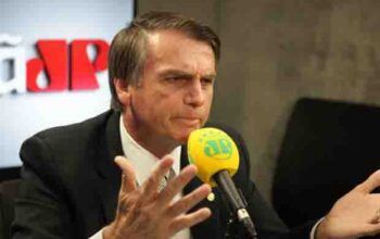 Um dia após debate, Bolsonaro cancela sabatina que faria à Jovem Pan