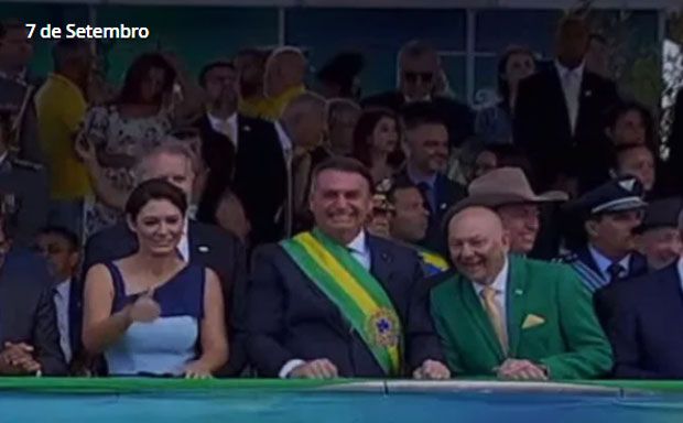 Bolsonaro participa de desfile no DF sem os chefes dos demais Poderes