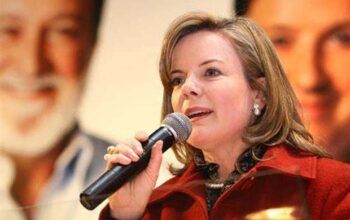 Gleisi diz que senha de Bolsonaro para extirpar Lula levou a novo crime político