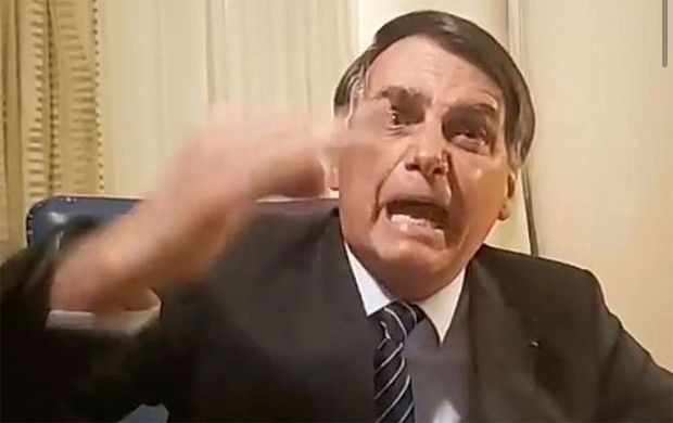 TSE condena Bolsonaro a pagar R$ 20 mil por reunião com embaixadores
