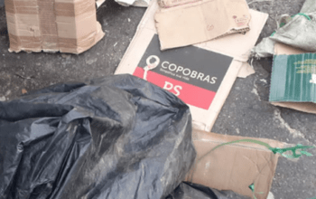 Corpo de homem é encontrado em saco plástico ao lado de lixeira em Manaus