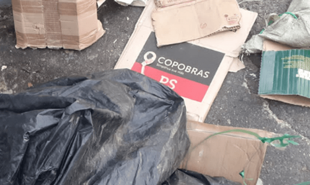 Corpo de homem é encontrado em saco plástico ao lado de lixeira em Manaus