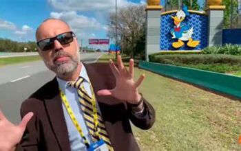 Alexandre de Moraes determina cancelamento do passaporte do blogueiro bolsonarista Allan dos Santos