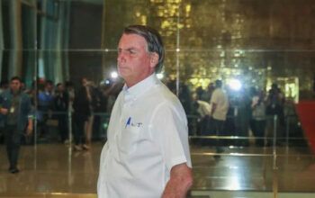Bolsonaro está quieto porque teme seu futuro na Justiça, dizem aliados