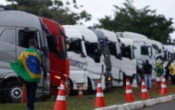 Donos de caminhões no QG do Exército no DF doaram R$ 1,5 mi a Bolsonaro