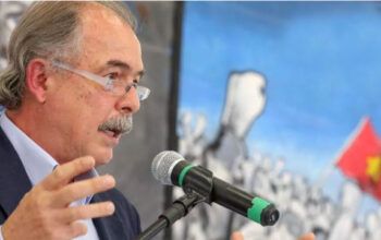 Equipe de transição estuda rever isenções fiscais para elevar receita sem aumentar impostos, diz Mercadante