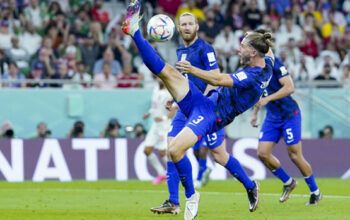 EUA dominam Irã, classificam em 2º e pegam a Holanda nas oitavas da Copa