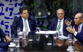 Governo eleito pode incluir na PEC da Transição compromisso com nova âncora fiscal, diz líder do PT