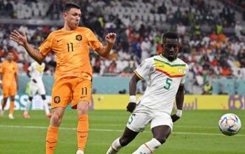 Holanda vence Senegal em estreia na Copa com dois no final