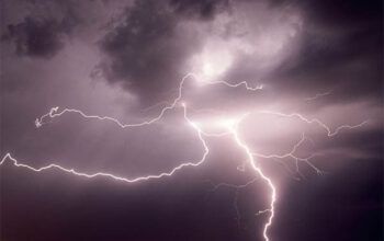 Adolescente de 12 anos morre após ser atingida por raio em Itacoatiara