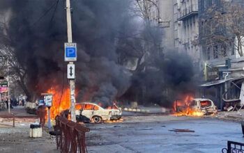 Ataque russo mata 10 e fere 58 em Kherson, diz Kiev