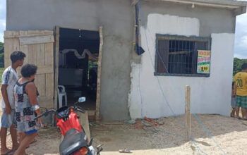 Atiradores invadiram casa no Iranduba e mataram três pessoas