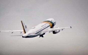 Bolsonaro deixa o Palácio da Alvorada e embarca para os EUA a um dia de terminar o mandato