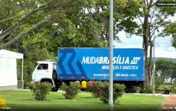 Caminhão baú chega ao Palácio da Alvorada e funcionários iniciam mudança