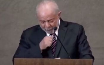 Lula é diplomado, chora e diz que o povo reconquistou a democracia