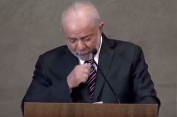 Lula é diplomado, chora e diz que o povo reconquistou a democracia