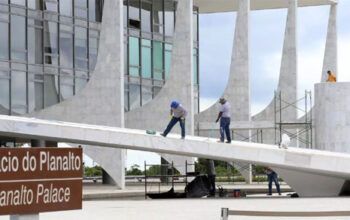 Rampa do Planalto é preparada para a posse de Lula