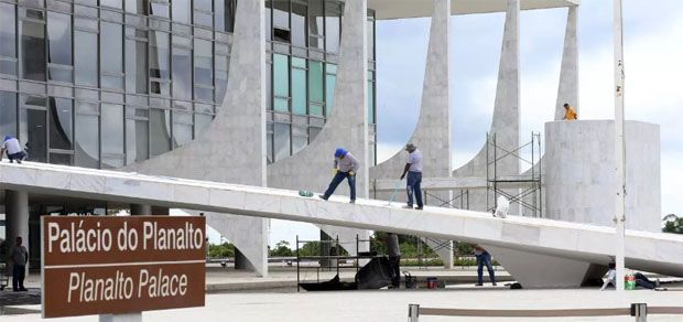 Rampa do Planalto é preparada para a posse de Lula