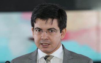 Randolfe envia ofício a Pacheco para saber quem autorizou terroristas bolsonaristas entrar no Senado