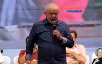 "Vagabundo é quem não olha para essas pessoas", dispara Lula em evento com catadores de materiais recicláveis