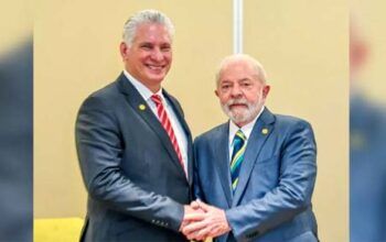 Lula reúne-se com presidente cubano, Díaz-Canelem Buenos Aires