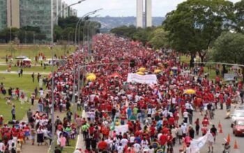 Público percorre caminhadas de até 2 km para chegar a locais onde Lula passará